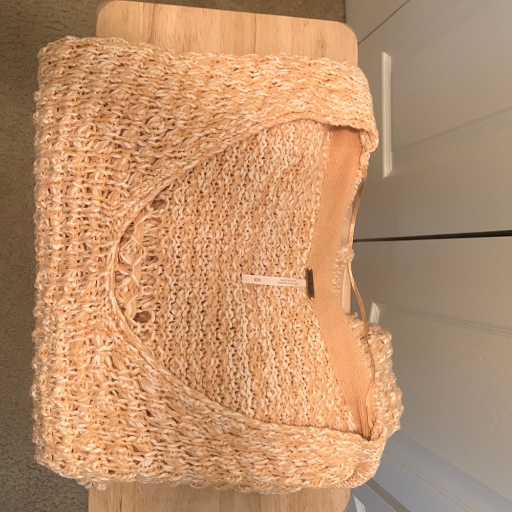 Free People Sweater ! Worn once. So soft and cozy.